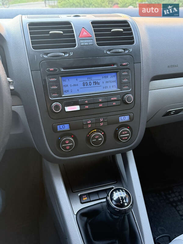 Хэтчбек Volkswagen Golf 2005 в Тернополе