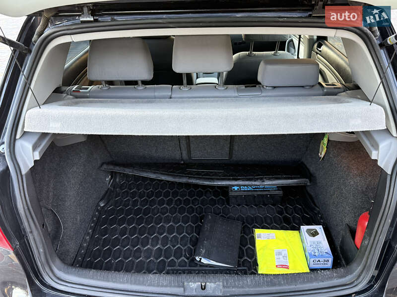 Хэтчбек Volkswagen Golf 2005 в Тернополе