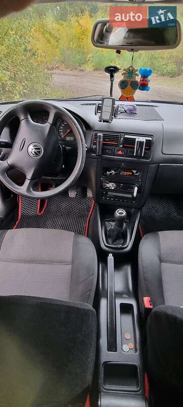 Хетчбек Volkswagen Golf 2002 в Шепетівці