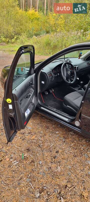 Хетчбек Volkswagen Golf 2002 в Шепетівці