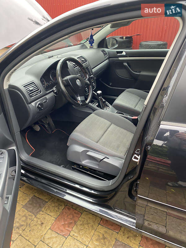 Хэтчбек Volkswagen Golf 2006 в Ковеле