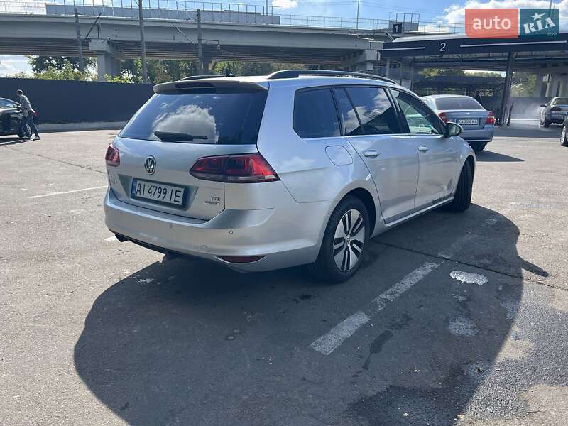 Универсал Volkswagen Golf 2013 в Киеве