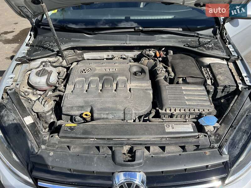 Универсал Volkswagen Golf 2013 в Киеве