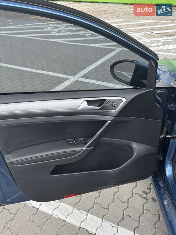 Хэтчбек Volkswagen Golf 2015 в Ивано-Франковске