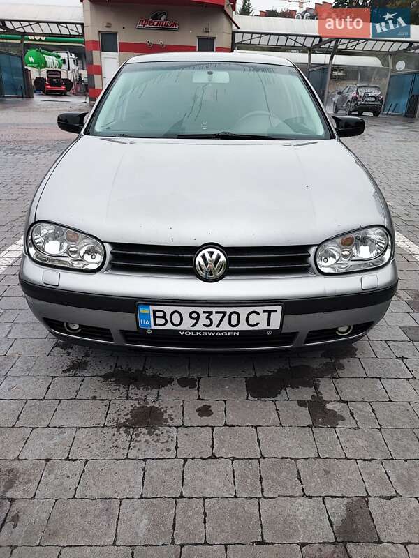 Хетчбек Volkswagen Golf 2002 в Тернополі