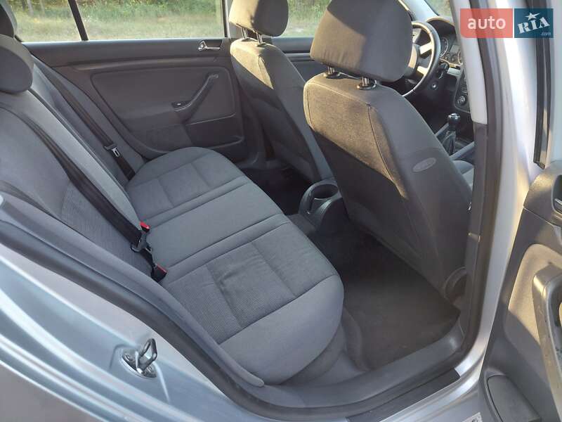 Хэтчбек Volkswagen Golf 2003 в Лебедине