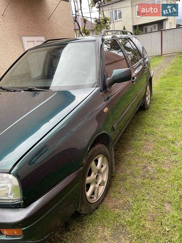 Універсал Volkswagen Golf 1997 в Сваляві