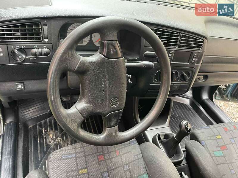 Універсал Volkswagen Golf 1997 в Сваляві