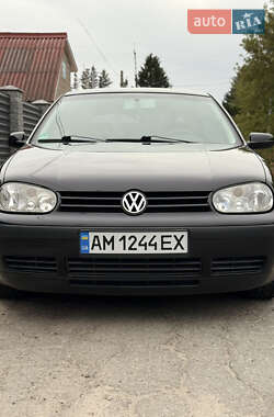 Хетчбек Volkswagen Golf 2001 в Житомирі