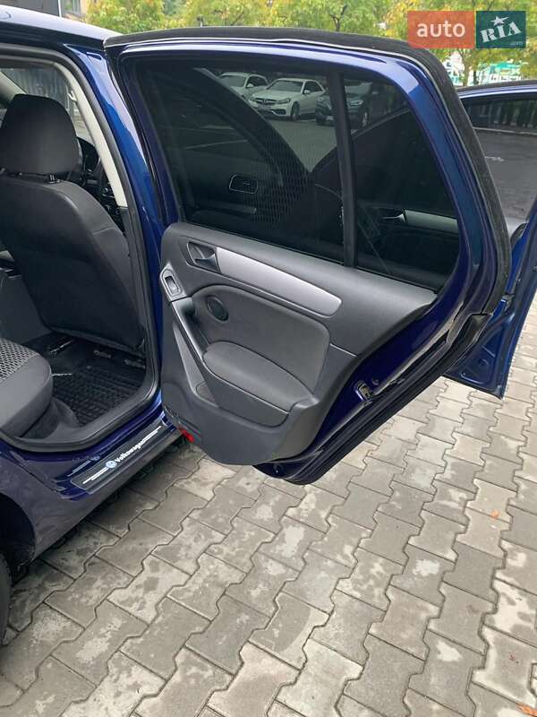 Хетчбек Volkswagen Golf 2010 в Чернівцях