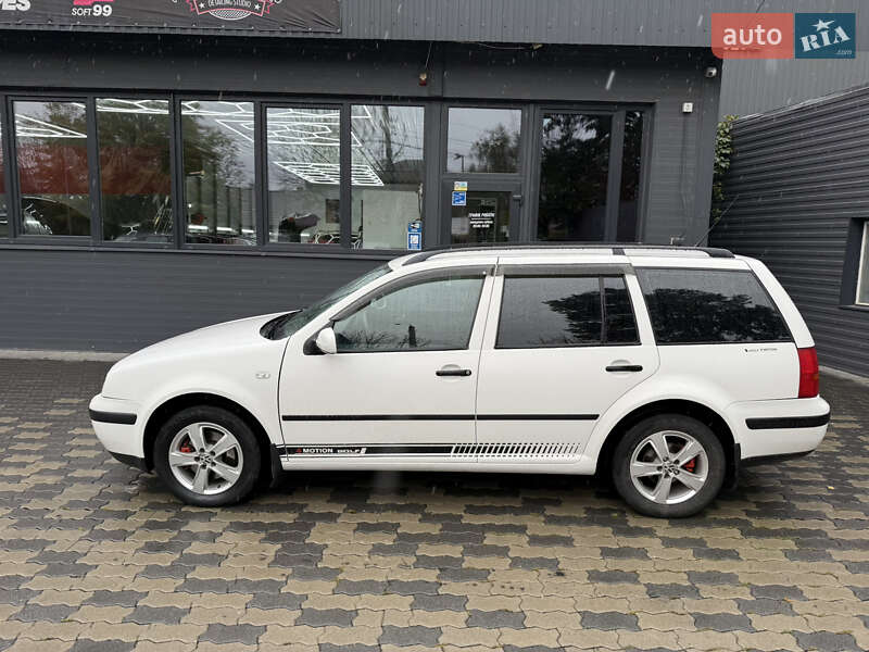 Універсал Volkswagen Golf 2001 в Чернівцях