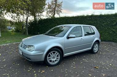 Хэтчбек Volkswagen Golf 2002 в Ровно