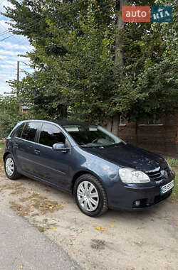 Хэтчбек Volkswagen Golf 2005 в Ромнах