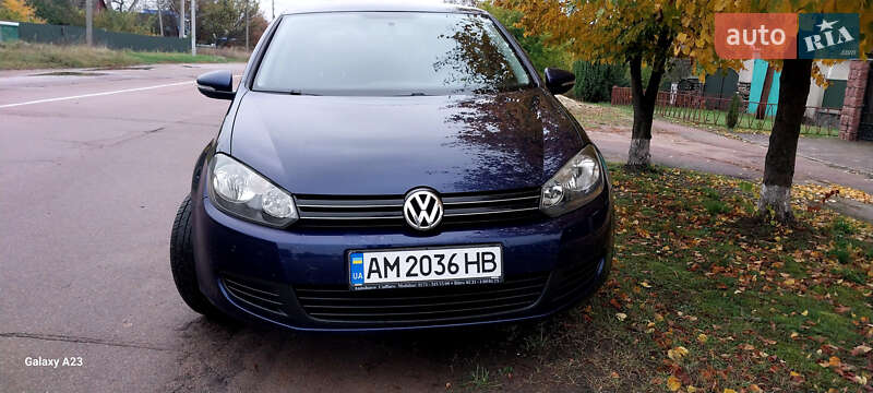 Хэтчбек Volkswagen Golf 2010 в Житомире