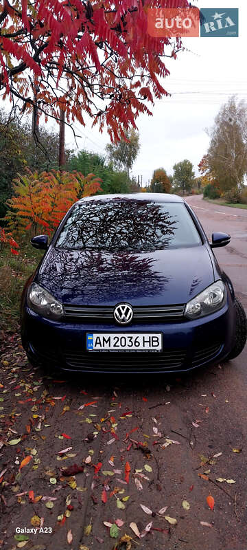 Хэтчбек Volkswagen Golf 2010 в Житомире