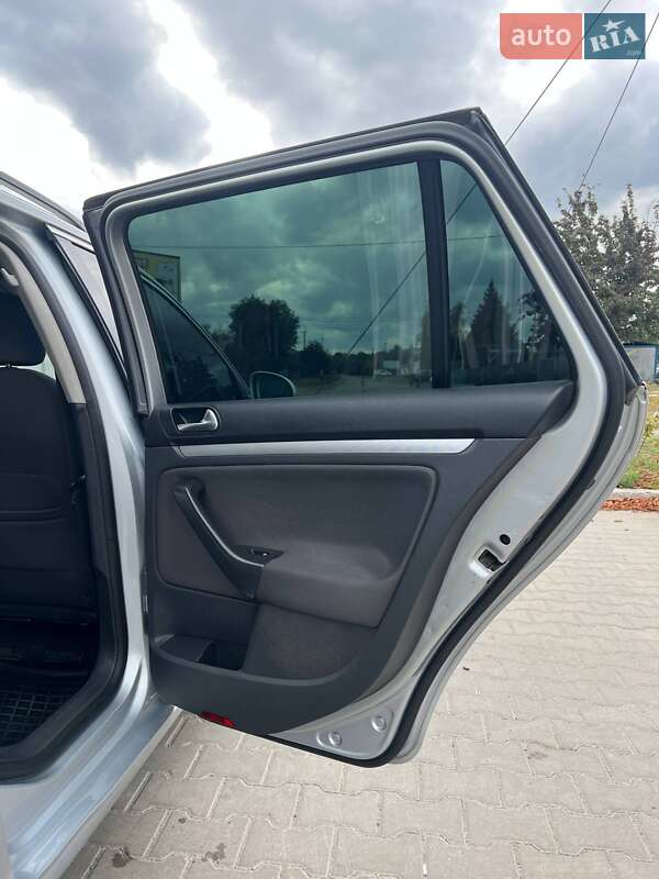 Универсал Volkswagen Golf 2009 в Первомайске