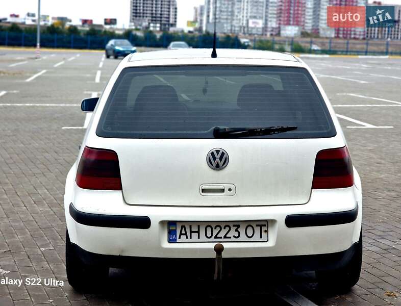 Хетчбек Volkswagen Golf 2001 в Одесі