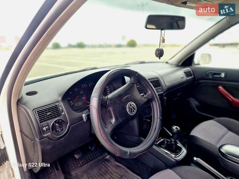 Хетчбек Volkswagen Golf 2001 в Одесі