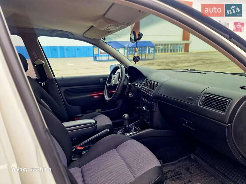 Хетчбек Volkswagen Golf 2001 в Одесі
