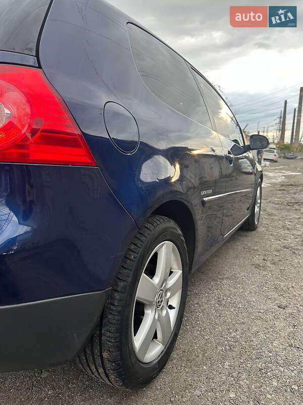 Хетчбек Volkswagen Golf 2008 в Дніпрі