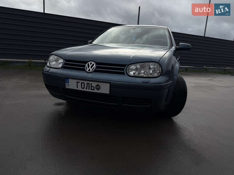 Хетчбек Volkswagen Golf 2003 в Києві