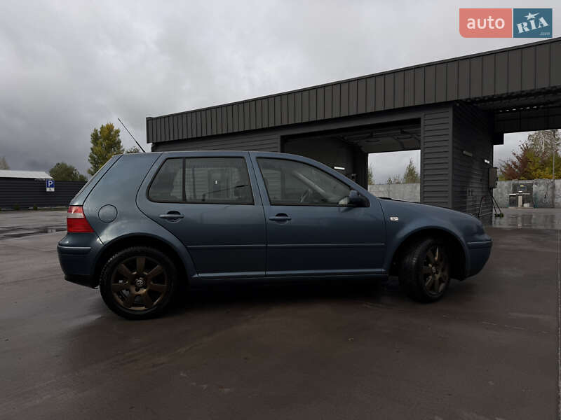 Хетчбек Volkswagen Golf 2003 в Києві