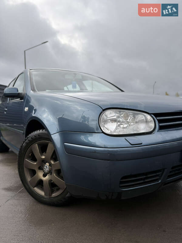 Хетчбек Volkswagen Golf 2003 в Києві