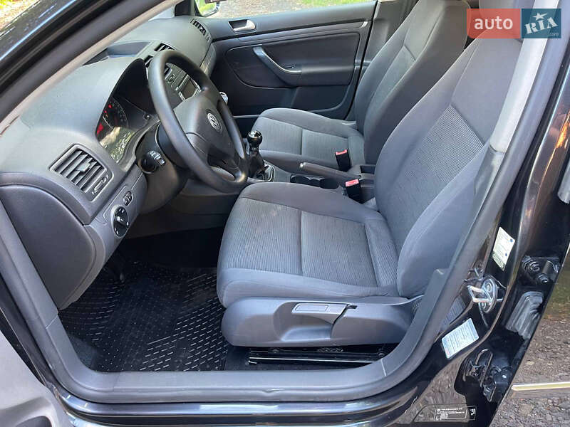 Хэтчбек Volkswagen Golf 2008 в Виннице