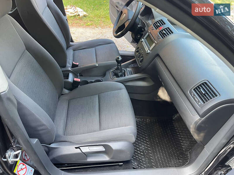 Хэтчбек Volkswagen Golf 2008 в Виннице