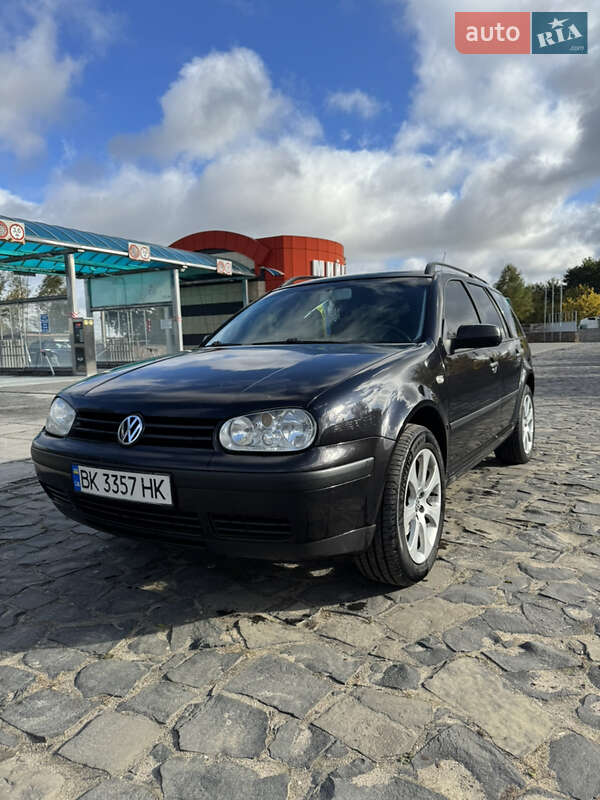 Універсал Volkswagen Golf 2003 в Рівному