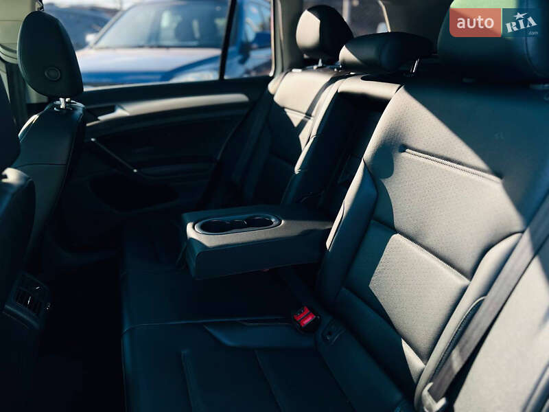 Универсал Volkswagen Golf 2016 в Полтаве