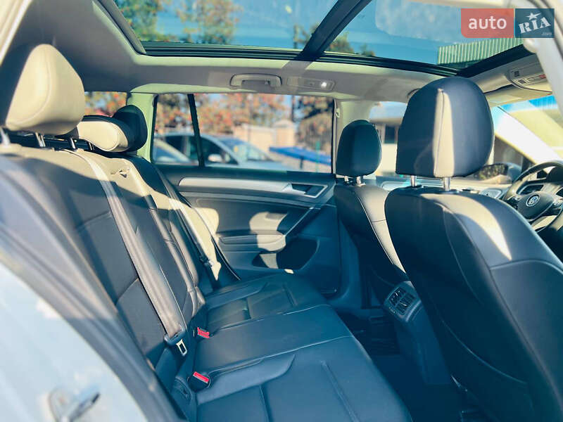 Универсал Volkswagen Golf 2016 в Полтаве