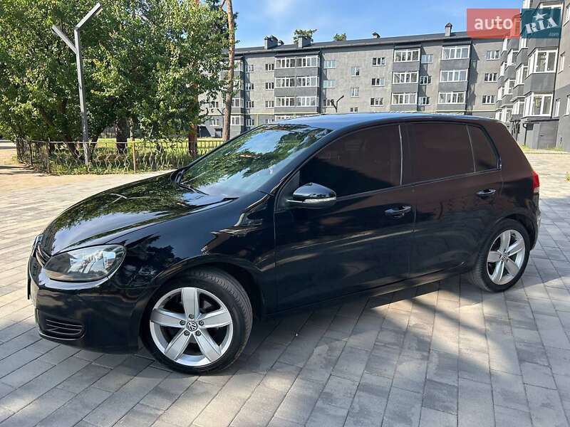 Хетчбек Volkswagen Golf 2010 в Охтирці