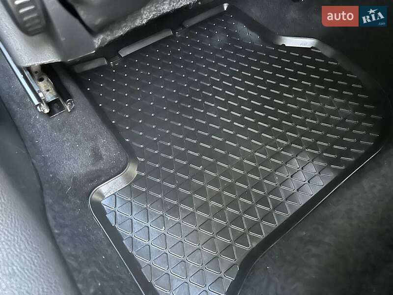 Хетчбек Volkswagen Golf 2010 в Охтирці