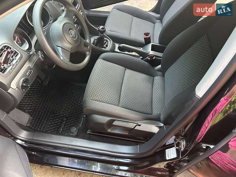 Хетчбек Volkswagen Golf 2010 в Охтирці