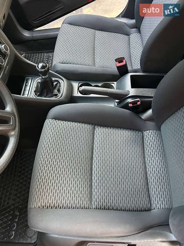 Хетчбек Volkswagen Golf 2010 в Охтирці