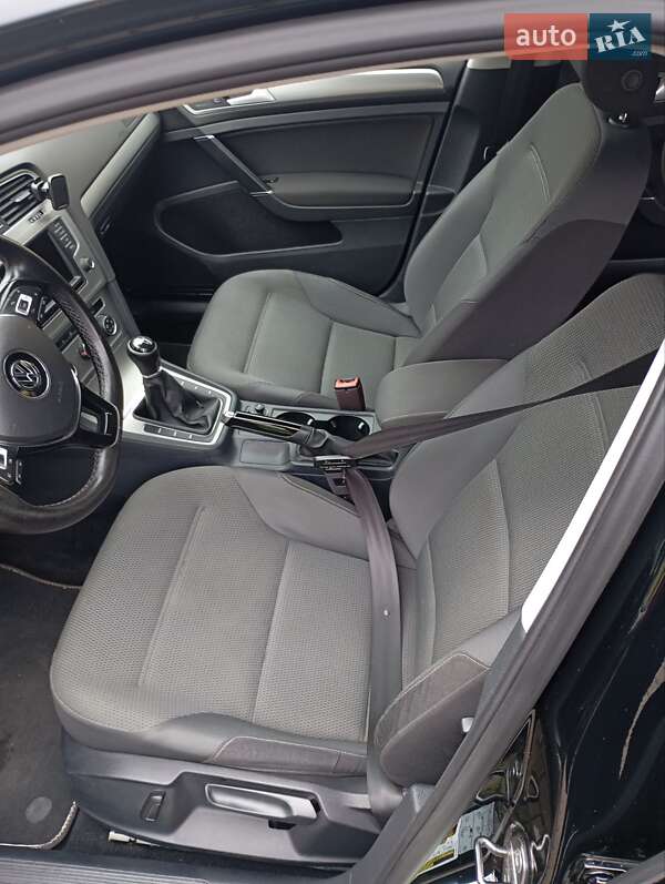 Універсал Volkswagen Golf 2016 в Луцьку