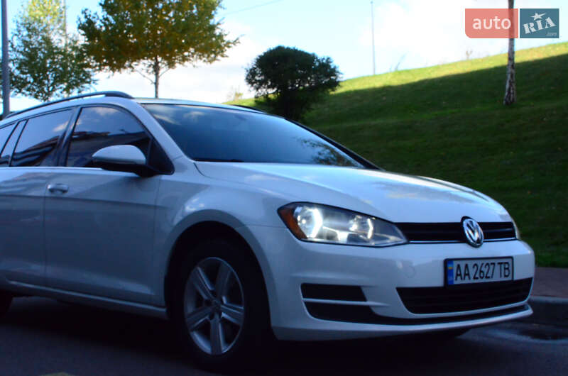 Універсал Volkswagen Golf 2015 в Києві