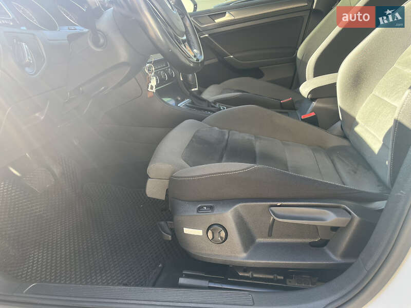 Універсал Volkswagen Golf 2017 в Києві