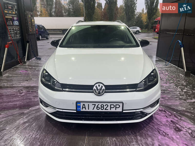 Універсал Volkswagen Golf 2017 в Києві