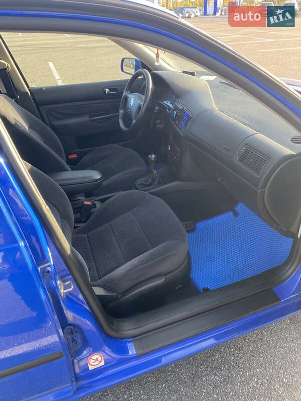 Хетчбек Volkswagen Golf 1999 в Києві