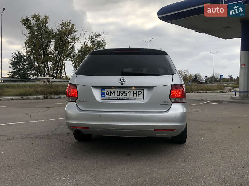 Універсал Volkswagen Golf 2011 в Звягелі