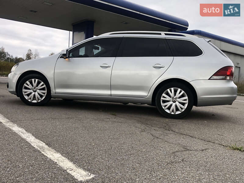 Універсал Volkswagen Golf 2011 в Звягелі