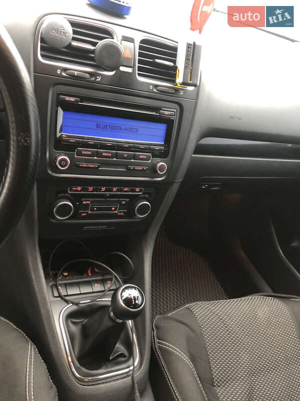 Універсал Volkswagen Golf 2011 в Звягелі