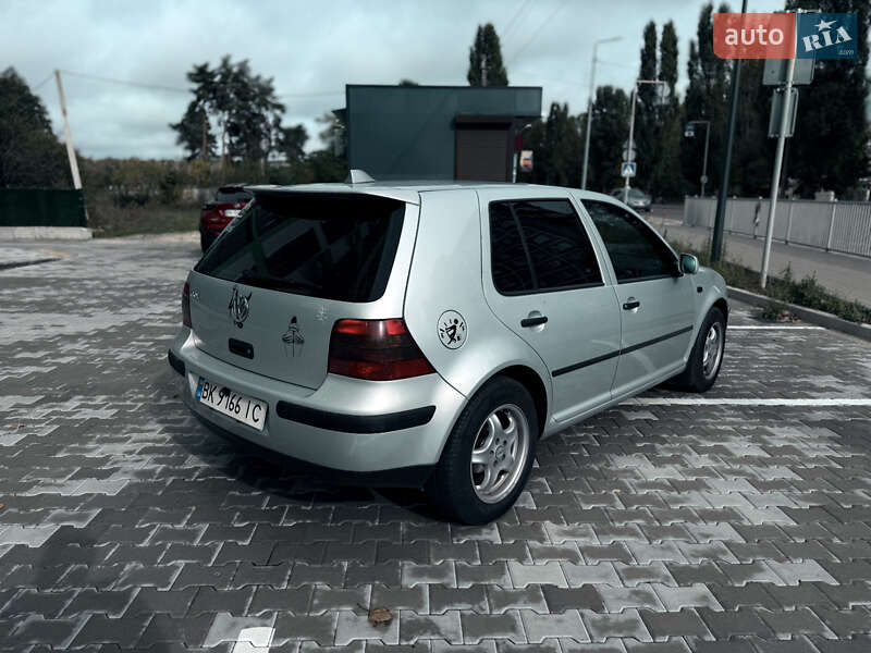 Хэтчбек Volkswagen Golf 1999 в Вараше