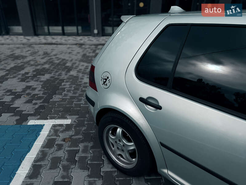 Хэтчбек Volkswagen Golf 1999 в Вараше