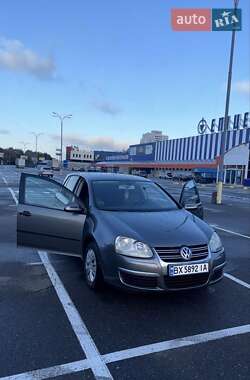 Хэтчбек Volkswagen Golf 2004 в Хмельницком