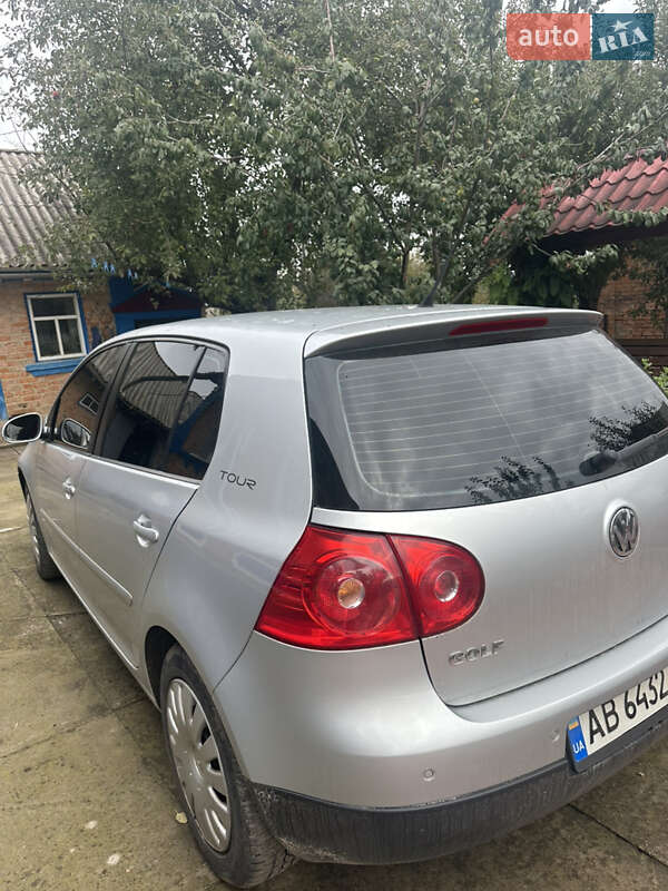 Хетчбек Volkswagen Golf 2006 в Погребище