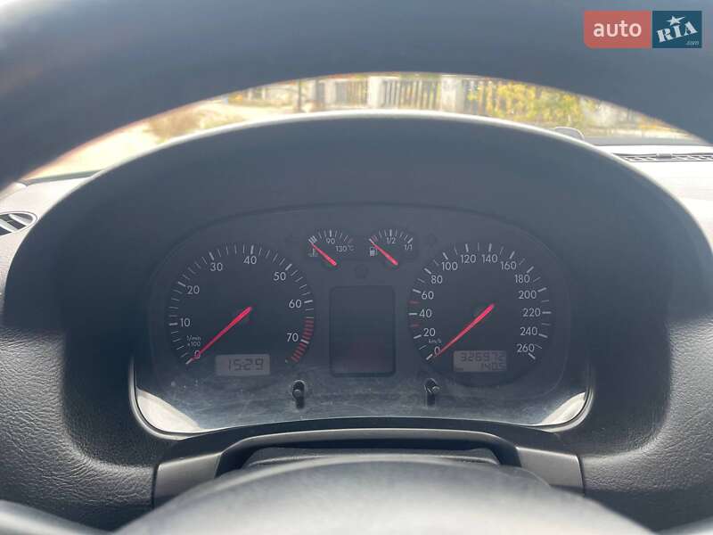 Універсал Volkswagen Golf 2000 в Чернігові