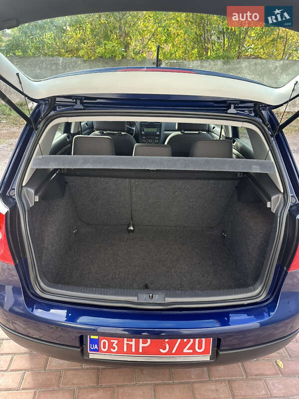 Хэтчбек Volkswagen Golf 2006 в Хороле